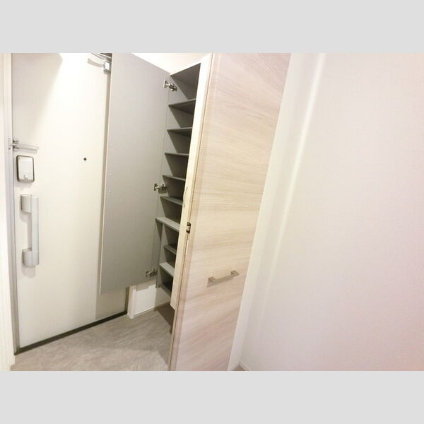 玄関 (玄関入り口・収納)