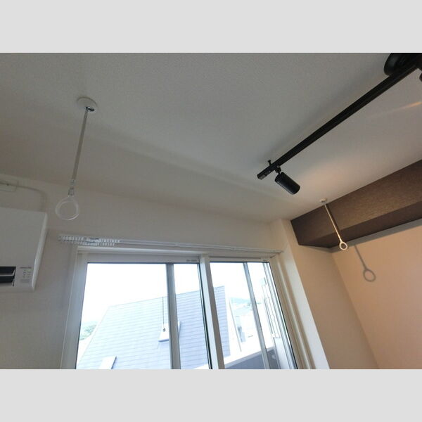 その他 (雨の日も安心室内物干2部屋付いてます。)