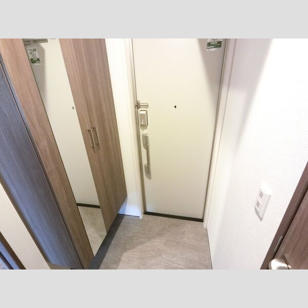 玄関 (玄関入り口・収納)