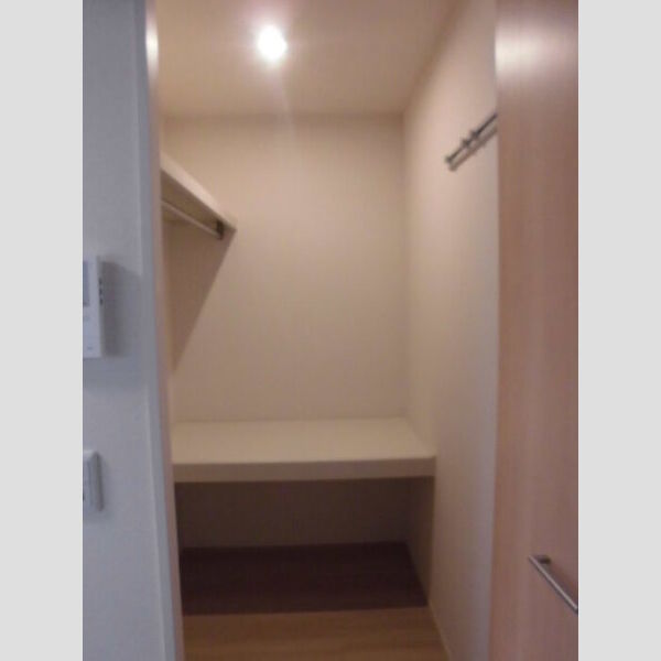 収納 (ウォークイン　クローゼット　広いですね。)