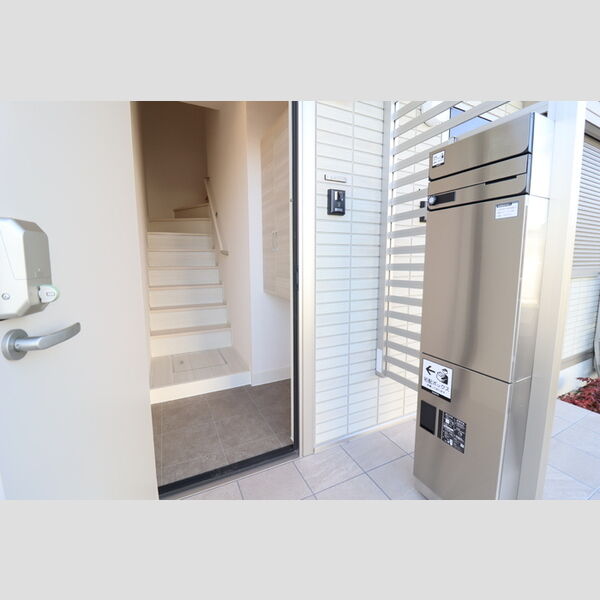 玄関 (玄関外側)