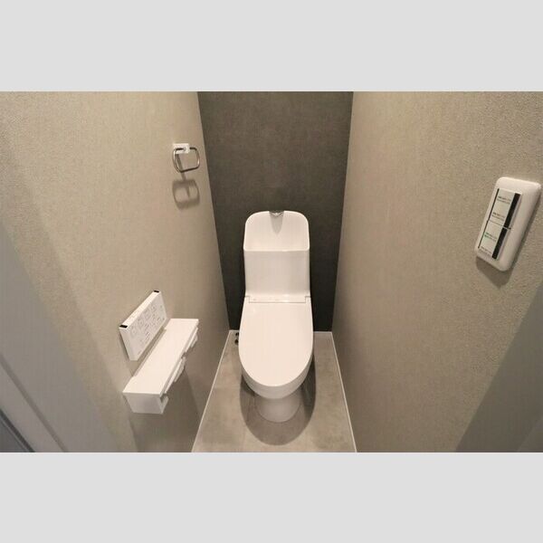 トイレ (温水洗浄暖房便座)