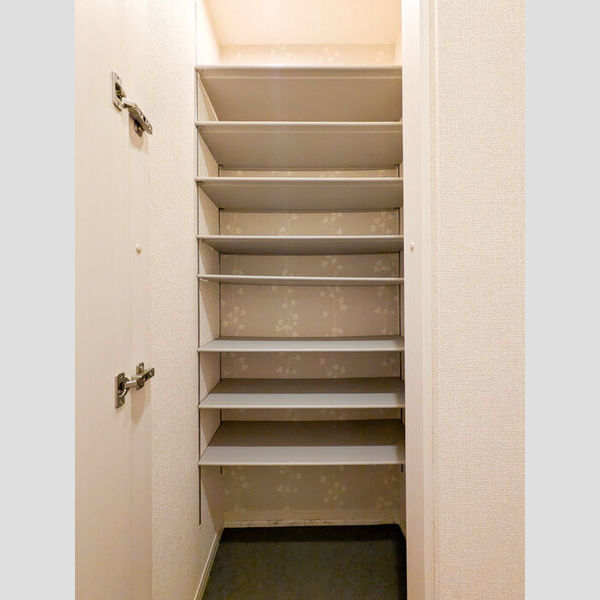 玄関 (シューズクローク)