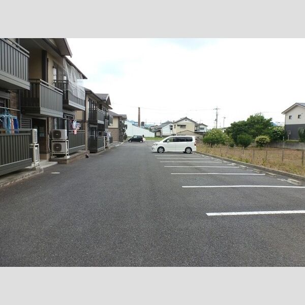 駐車場 (駐車場です。)