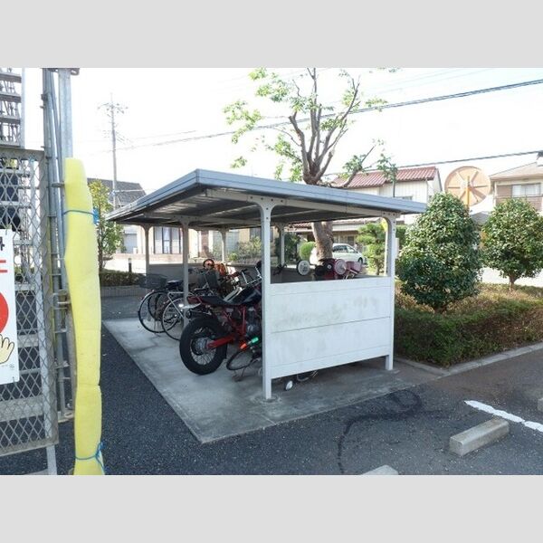現地周辺 (駐輪場です。)