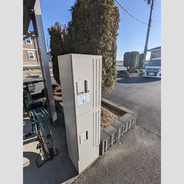 建物外観 (A棟　宅配BOX)