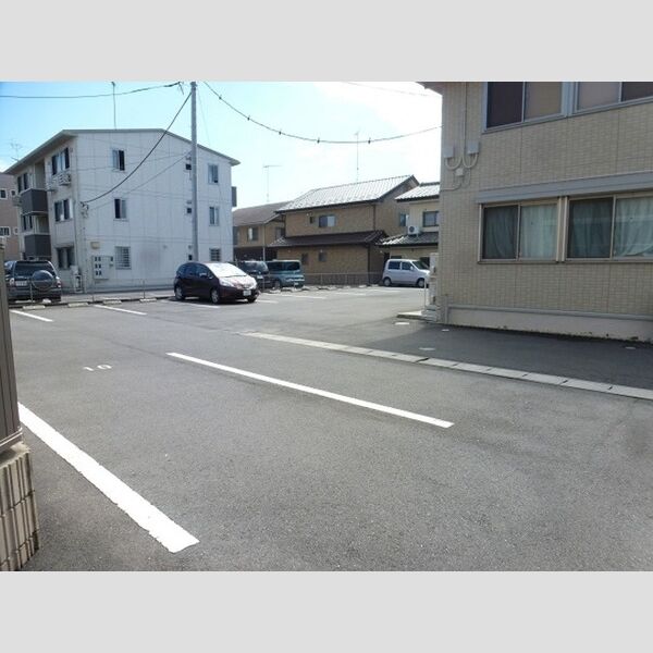 駐車場 (駐車場です。)