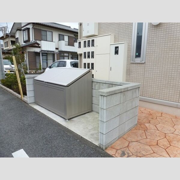 現地周辺 (ゴミ置場です。)