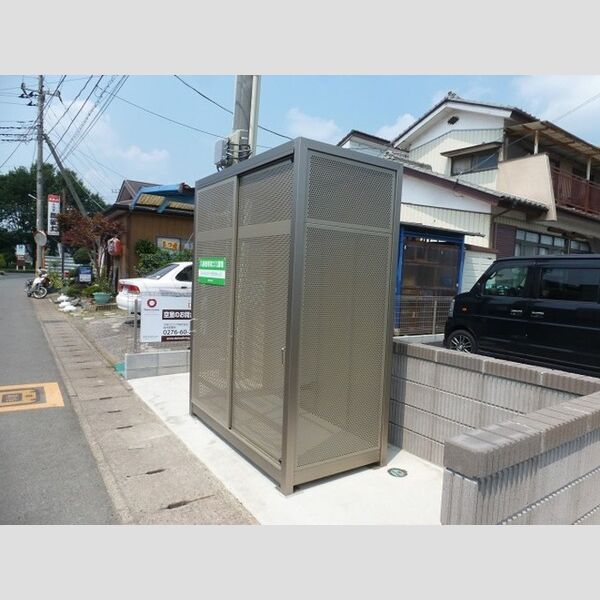 現地周辺 (ごみステーションです。)