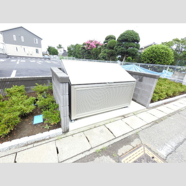 現地周辺 (ごみ置き場)