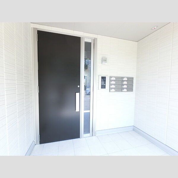 エントランス (オートロックです。)