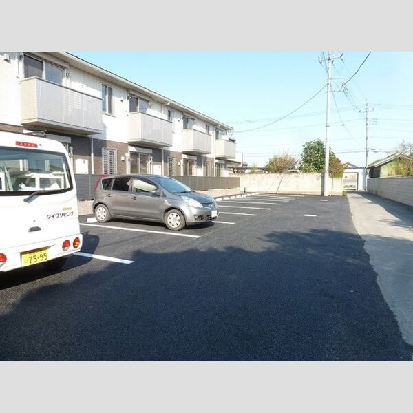 駐車場 (駐車場です。)