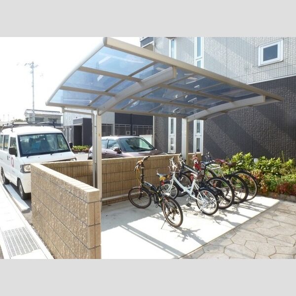 現地周辺 (駐輪場です。)