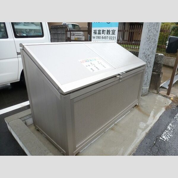 現地周辺 (ごみステーションです。)
