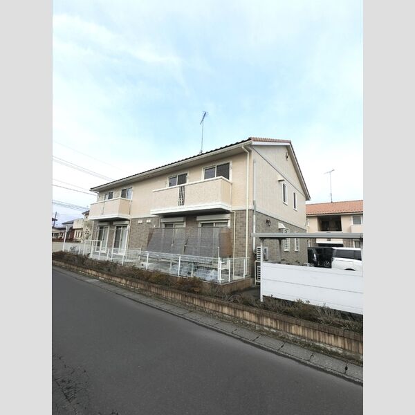 建物外観 (淡い2トーンの外観!2020年に外壁の塗りなおしもしました!)