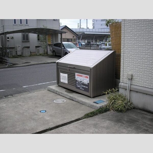 現地周辺 (ごみステーションです。)