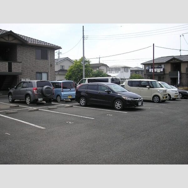 駐車場 (駐車場です。)