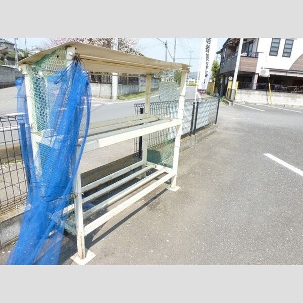 現地周辺 (ゴミ置場です。)