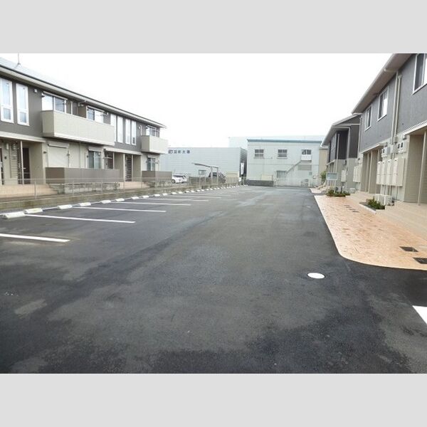 駐車場 (駐車場です。)