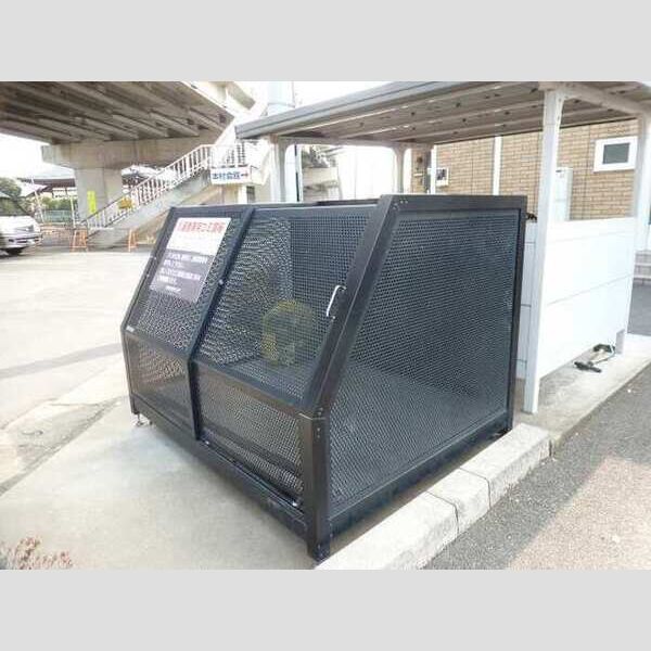 現地周辺 (ごみステーションです。)