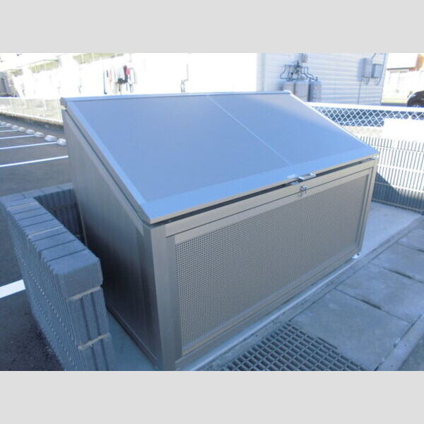 現地周辺 (ゴミストッカーです。)