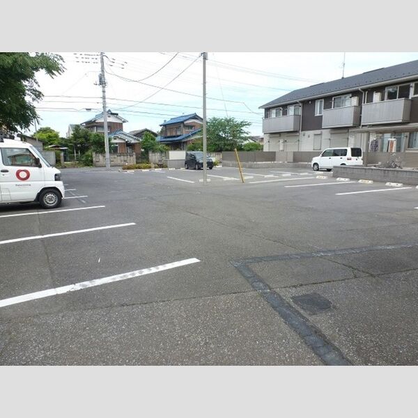 駐車場 (駐車場です。)