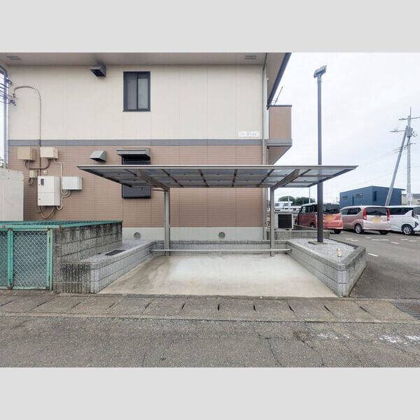 現地周辺 (駐輪場)