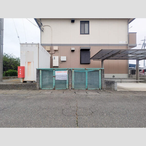 現地周辺 (ゴミ置場)