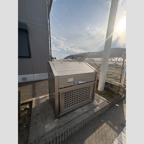 現地周辺 (ゴミストッカー)