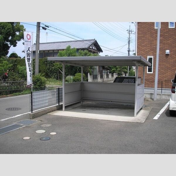 現地周辺 (駐輪場です。)