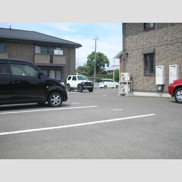 駐車場 (駐車場です。)