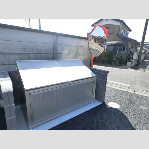 現地周辺 (ゴミ置き場)
