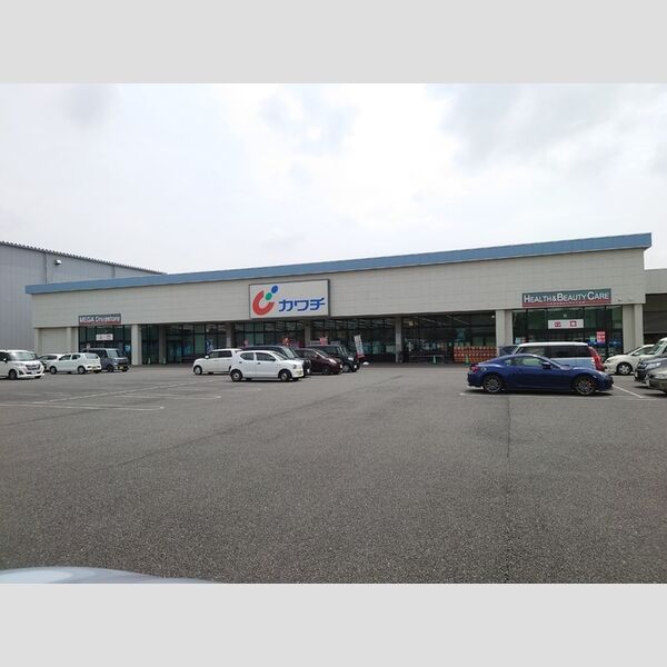 現地周辺 (カワチ薬品内ケ島店)