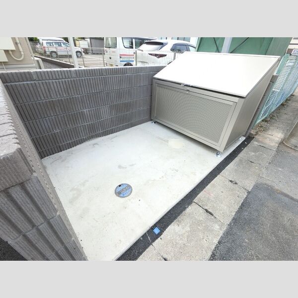 現地周辺 (ゴミ置き場)