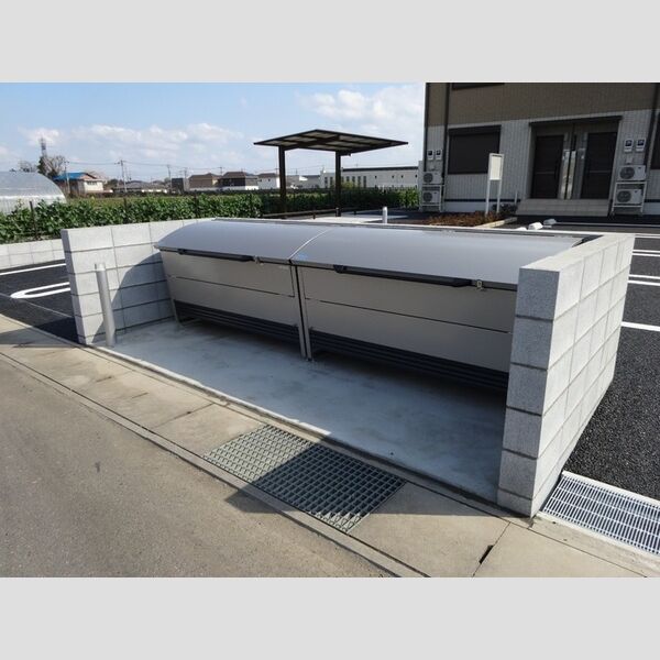 現地周辺 (ごみ置き場)