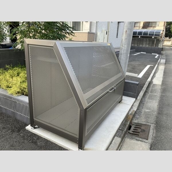 現地周辺 (ゴミストッカー)