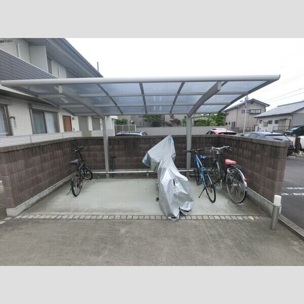 現地周辺 (駐輪場)