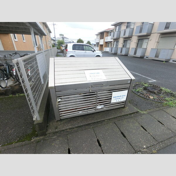 現地周辺 (ゴミ置場)