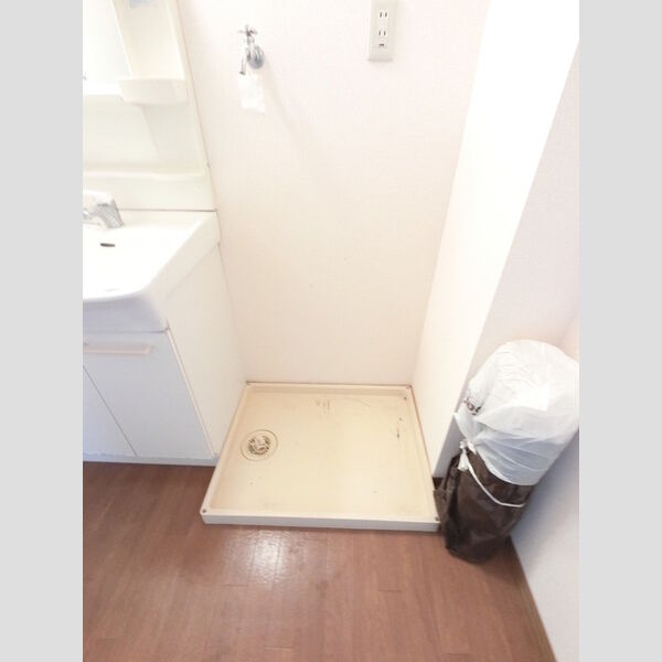 その他 (洗濯機置き場です。防水パンあります。)