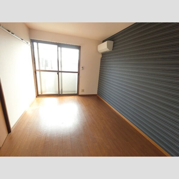 居室・リビング (エアコン付いてます。)