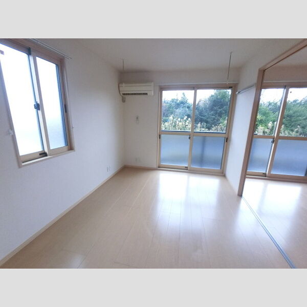 居室・リビング (東側洋室)