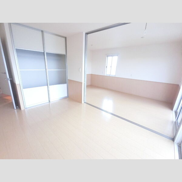 その他 (明るいフローリングフロアです。)