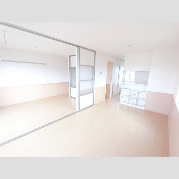 居室・リビング (ライトスルースクリーンで光を透しながらほどよく遮ります。)