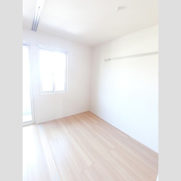 その他 (明るいフローリングフロアです。)