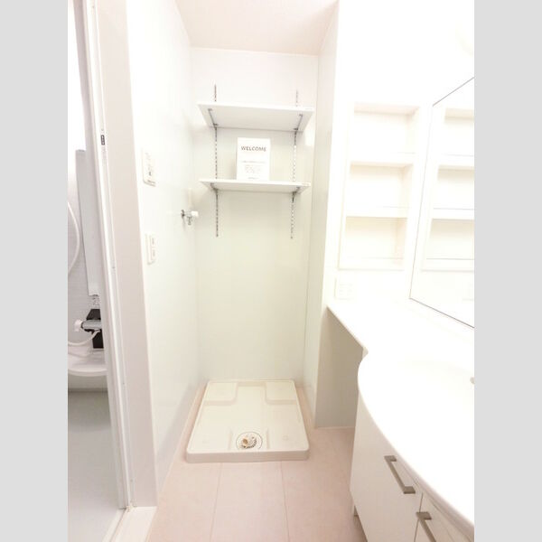その他 (洗濯機置き場です。防水パンあります。)