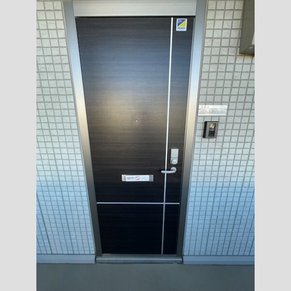 玄関 (玄関ドア)