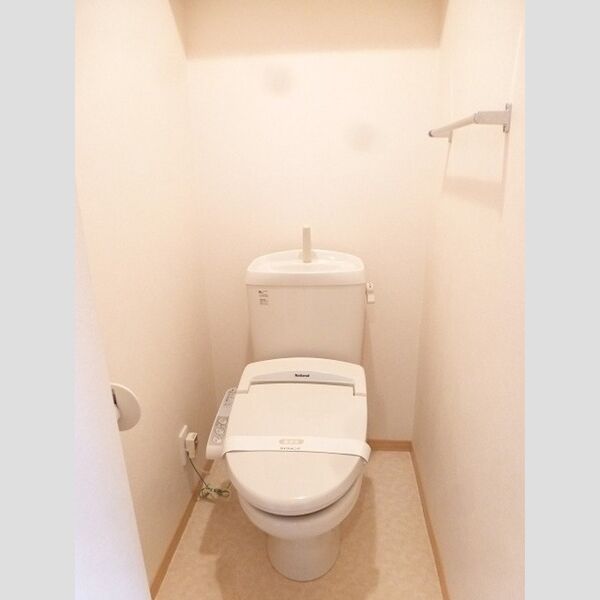 トイレ (温水洗浄便座です。)