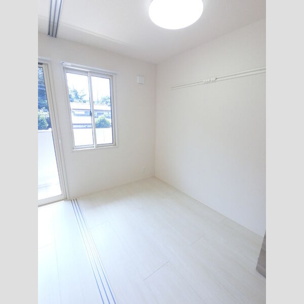 その他 (明るいフローリングフロアです。)