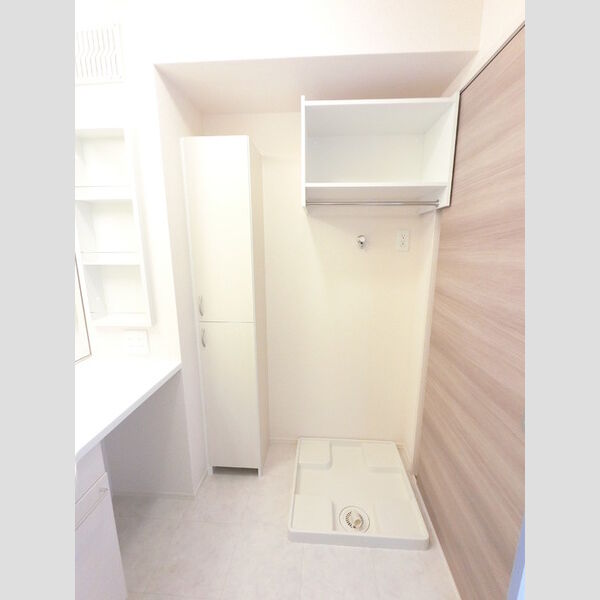 その他設備 (洗濯機置き場です。防水パンあります。)