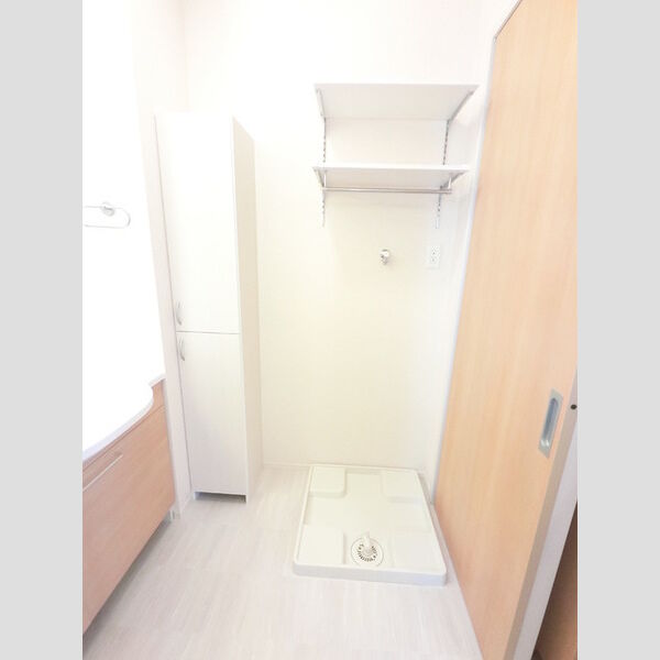 その他 (洗濯機置き場です。防水パンあります。)